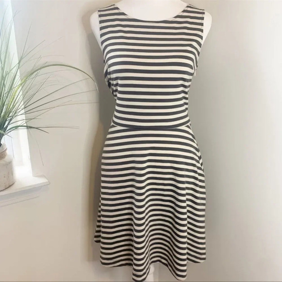 American Eagle 🦅 Outfitters vintage dress open back Size 8 - Picture 1 of 13